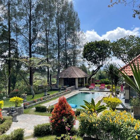 Balinese Villa In Berastagi Extérieur photo