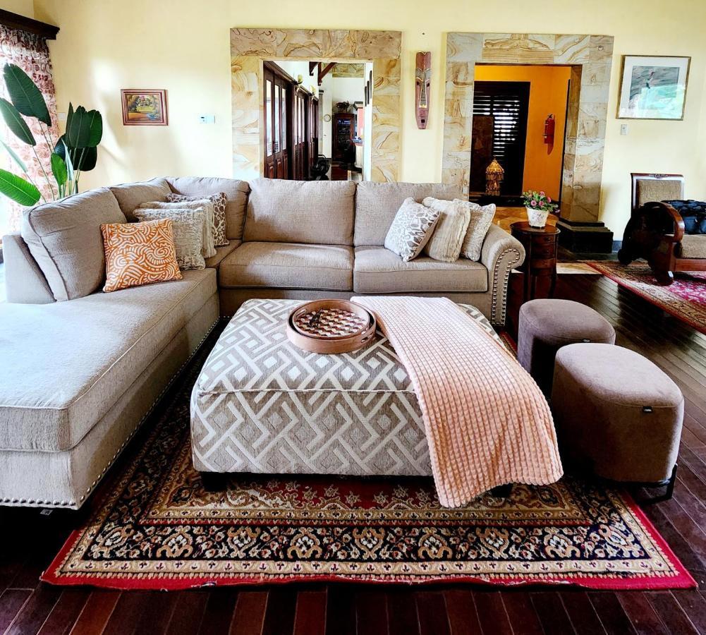 Balinese Villa In Berastagi Extérieur photo