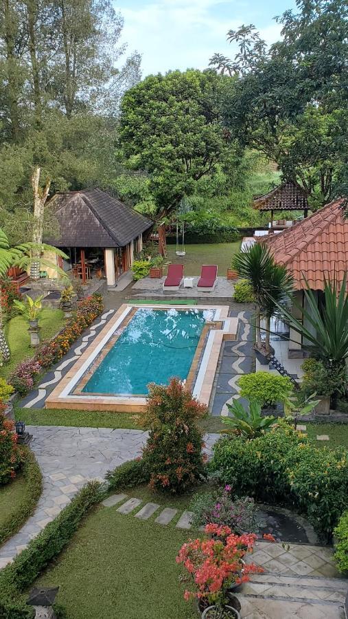 Balinese Villa In Berastagi Extérieur photo