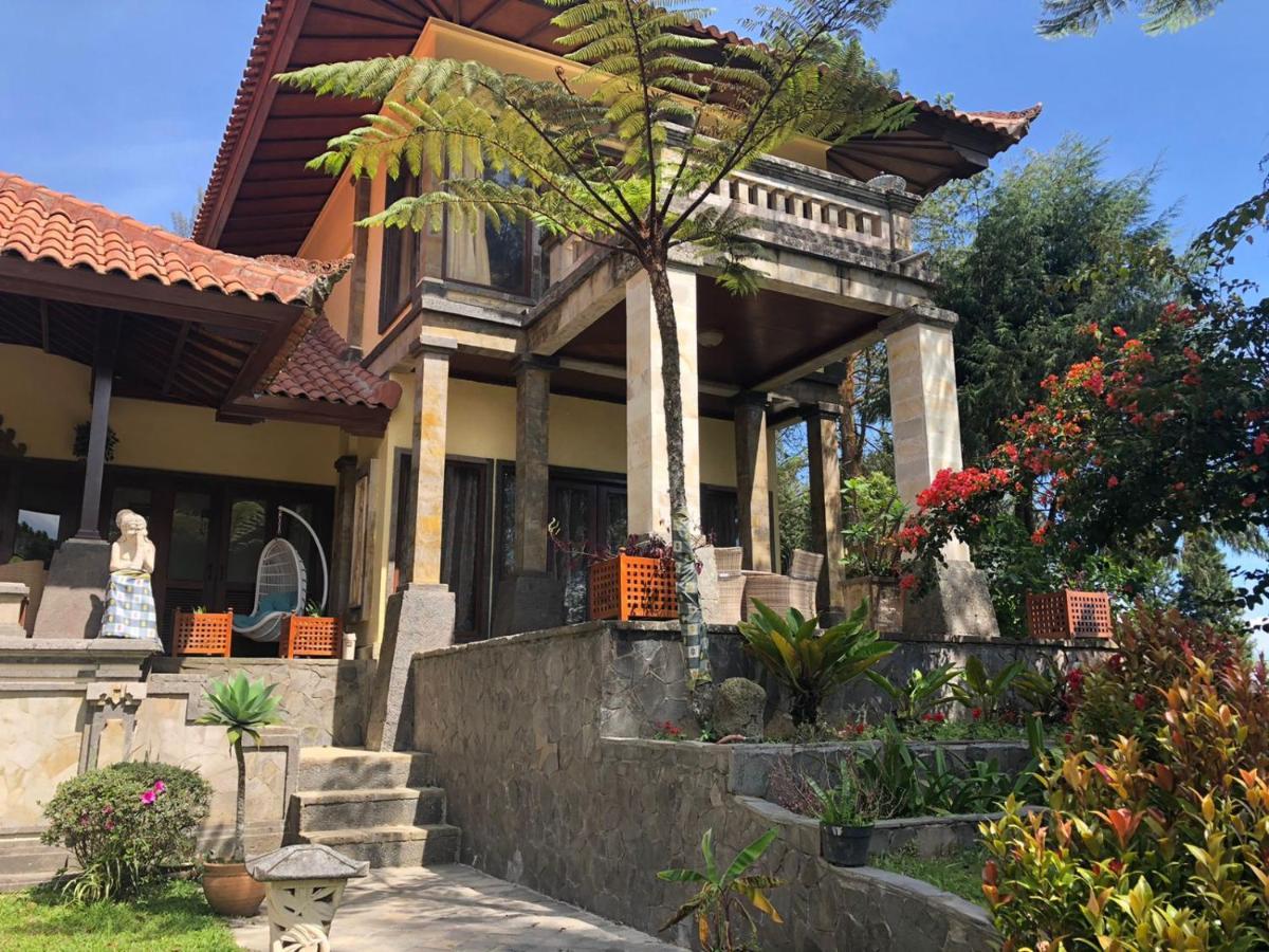 Balinese Villa In Berastagi Extérieur photo