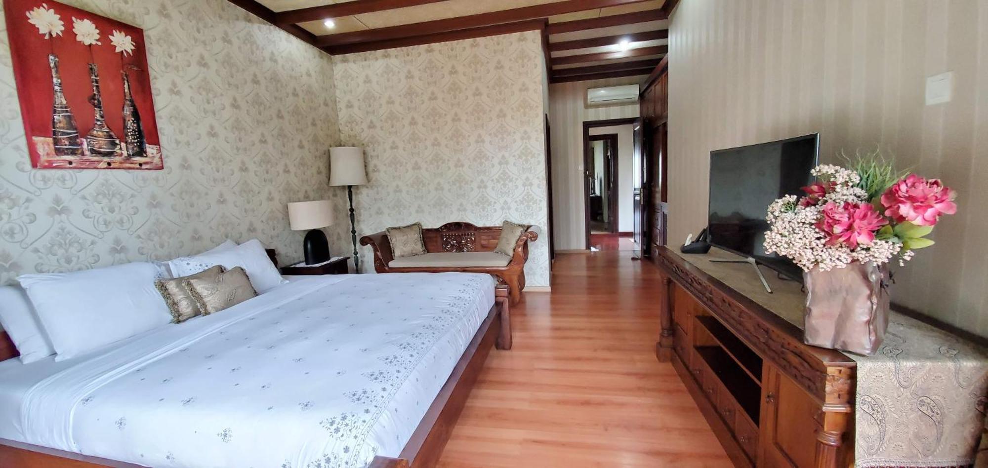 Balinese Villa In Berastagi Extérieur photo