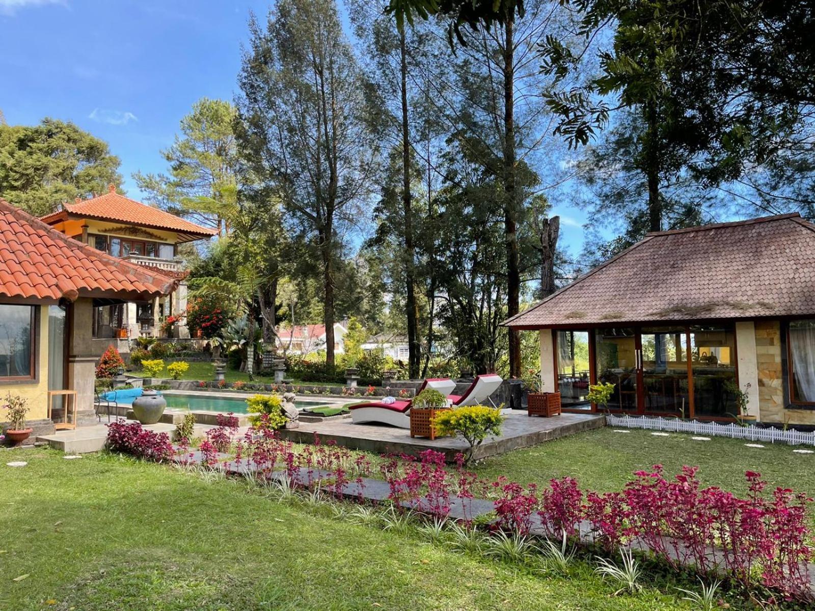 Balinese Villa In Berastagi Extérieur photo
